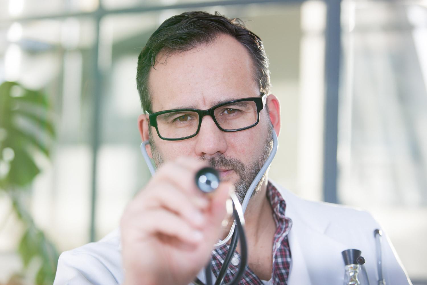 Afbeelding van Dokter Ehealth, die uitleg geeft over minddistrict inloggen