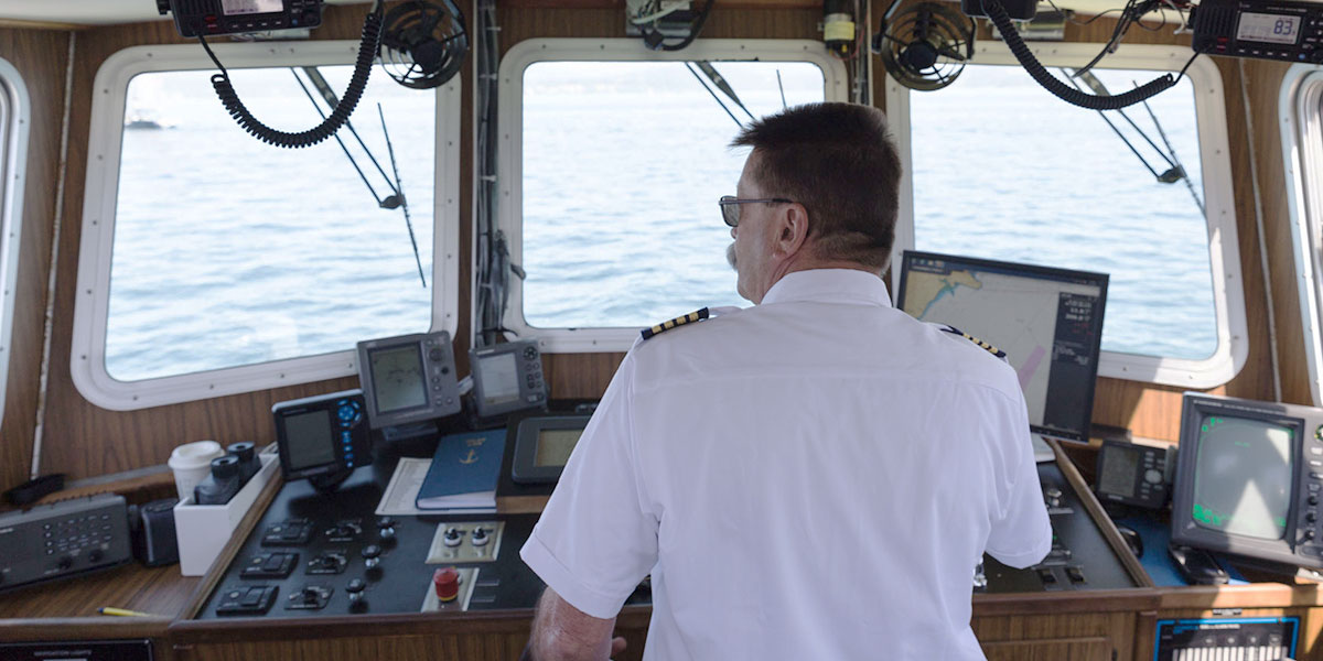 Foto vanuit de kajuit van een schip: Harry is kapitein, hij wordt behandeld in forenische zorg